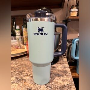 Excellent Used Condition Stanley 40oz